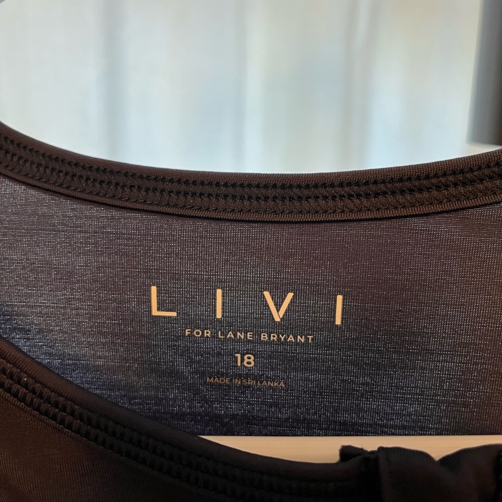 Livi Active Rash Guard - Picture 3 of 3
